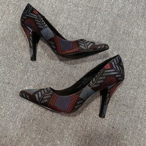 Restricted women print satin pumps size 9‎
